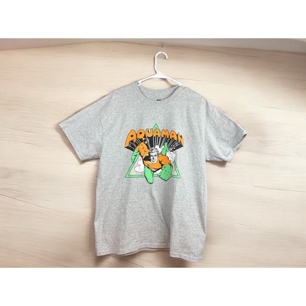 Retro Aquaman DC Comics Gray Graphic T-Shirt New Sz Large 2021‎